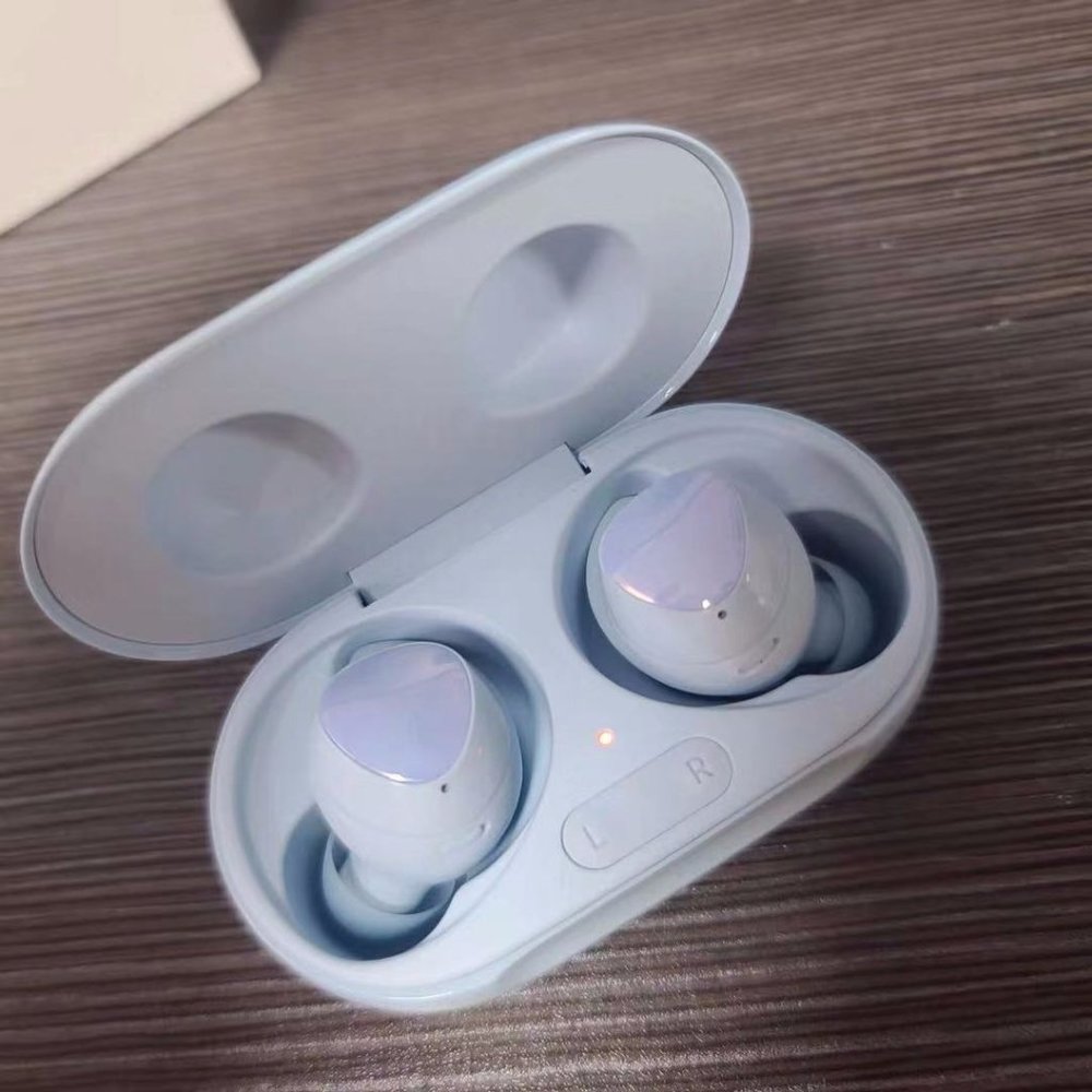 Samsung's new blue headphones
